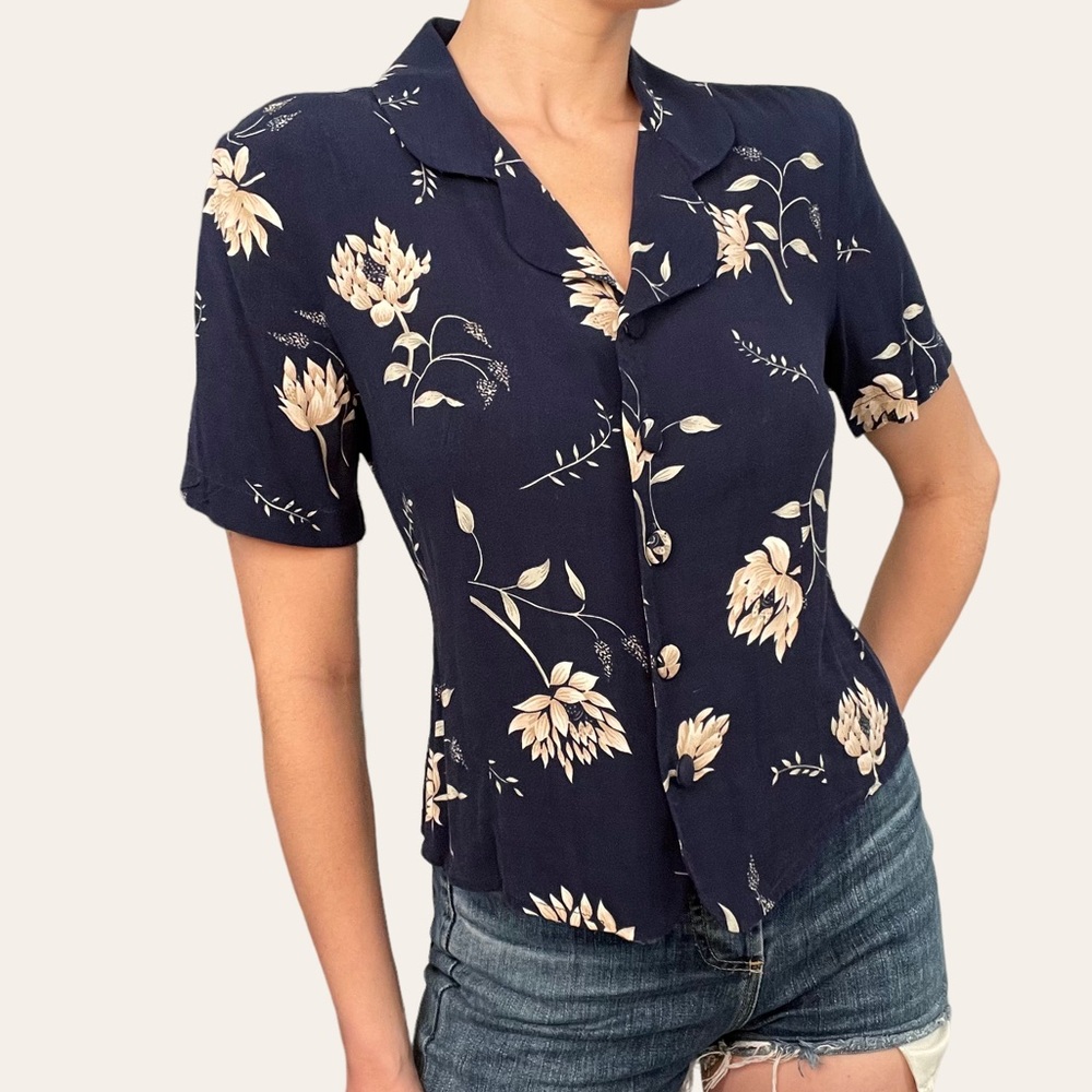 Sag Harbor Padded Shoulder Button Up Top  💕